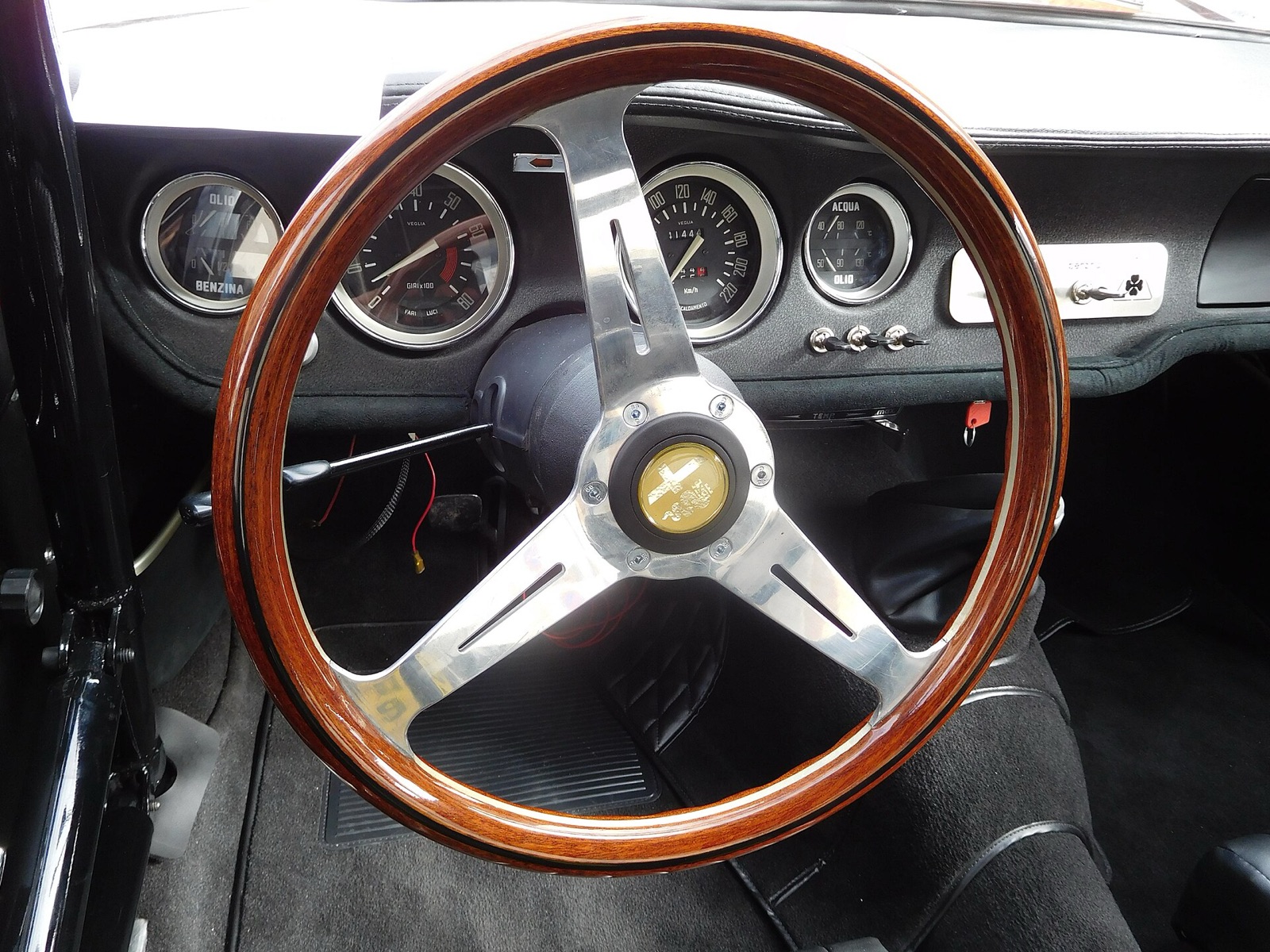 Volante de madera de un Alfa Romeo de los años sesenta
